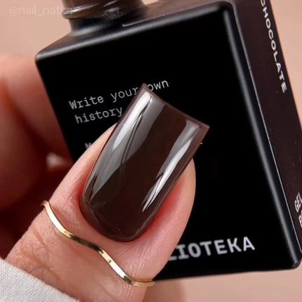 BIBLIOTEKA Βερνίκι Τζελ №024 Chocolate 10ml - Σκούρο καφέ χρώμα