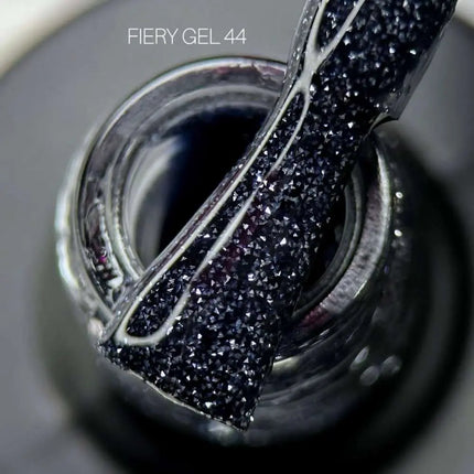 Saga Fiery Gel Polish №44 Black με μπλε υποτόνο 9ml